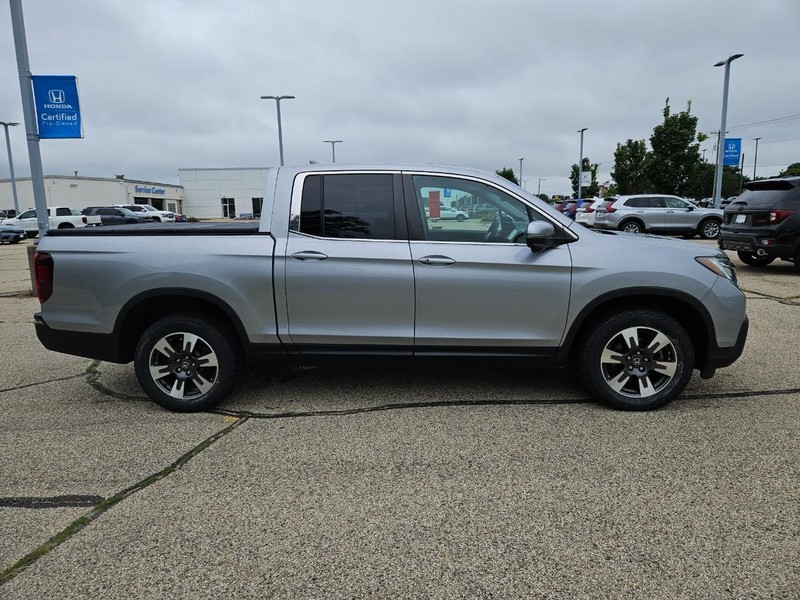 Honda Ridgeline Vehicle Image 2