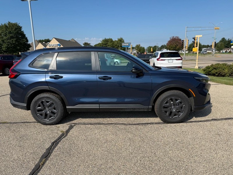 Honda CR-V Hybrid Vehicle Image 2