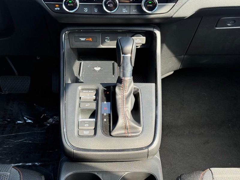 Honda CR-V Hybrid Vehicle Image 8