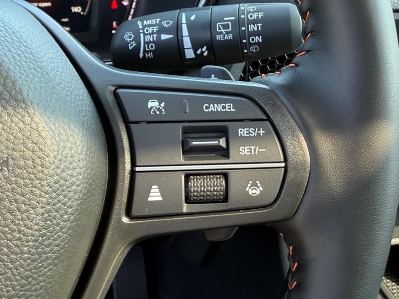 Honda CR-V Hybrid Vehicle Image 12