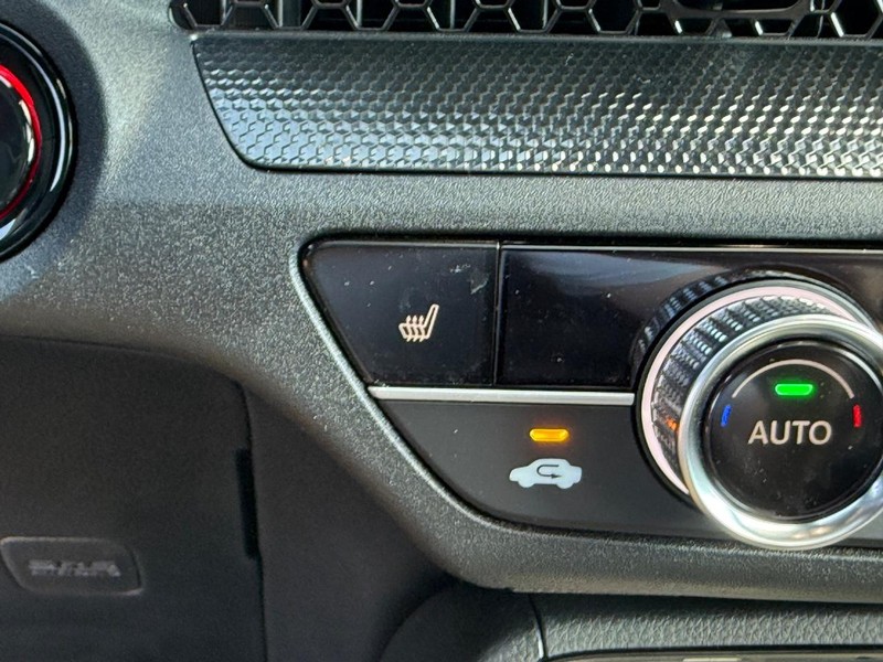 Honda CR-V Hybrid Vehicle Image 14