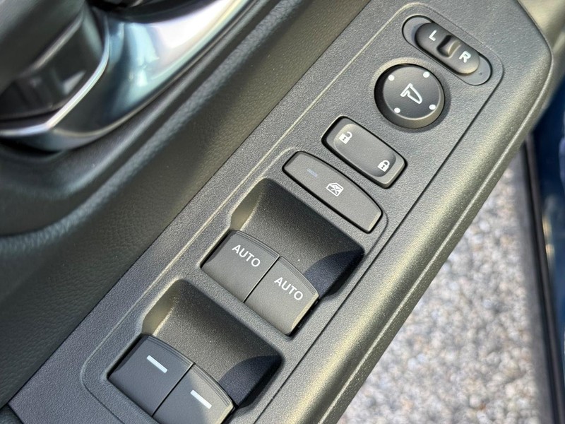Honda CR-V Hybrid Vehicle Image 15