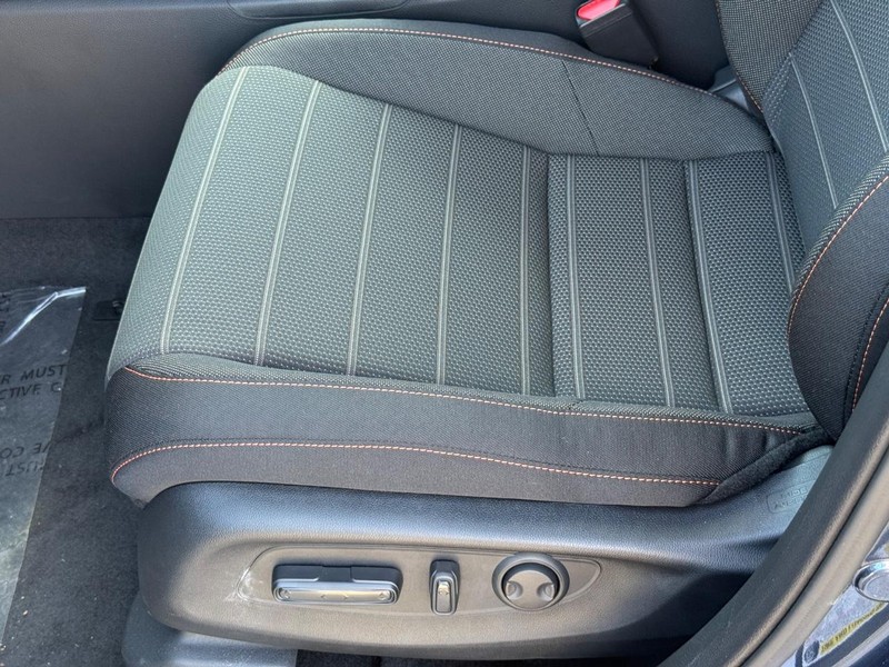Honda CR-V Hybrid Vehicle Image 16