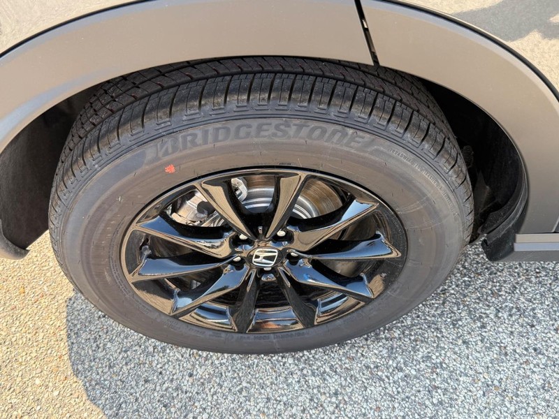 Honda CR-V Hybrid Vehicle Image 4
