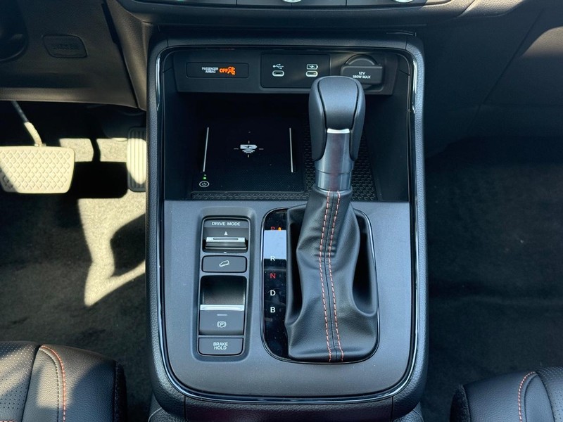 Honda CR-V Hybrid Vehicle Image 8