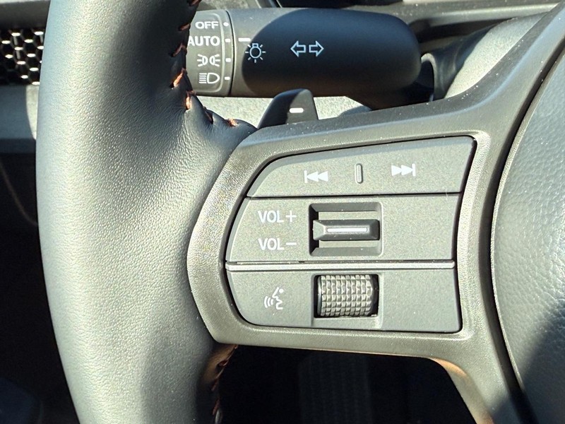 Honda CR-V Hybrid Vehicle Image 12