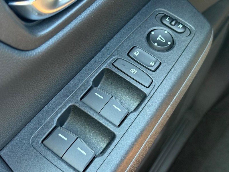 Honda CR-V Hybrid Vehicle Image 16
