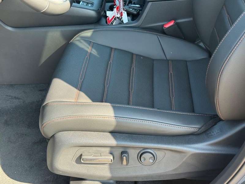 Honda CR-V Hybrid Vehicle Image 17