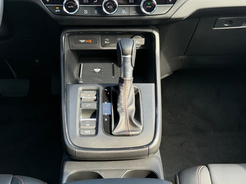 Honda CR-V Hybrid Vehicle Image 8