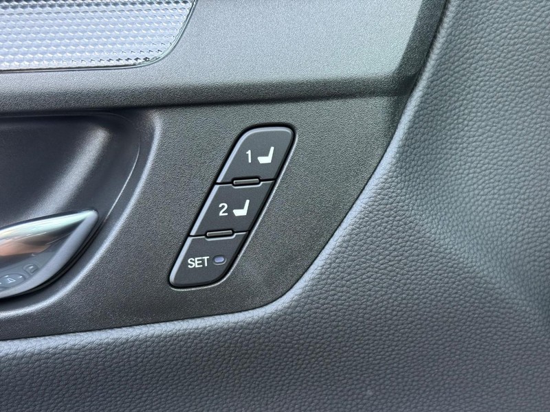 Honda CR-V Hybrid Vehicle Image 11