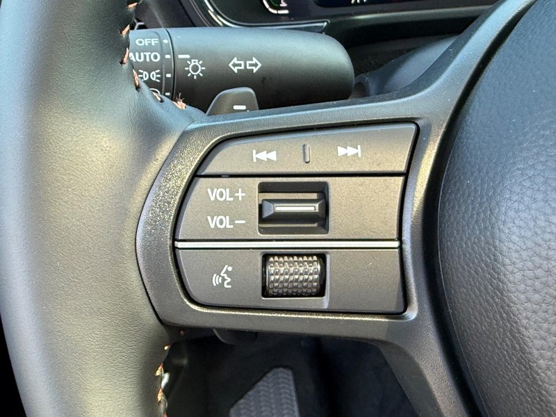 Honda CR-V Hybrid Vehicle Image 12