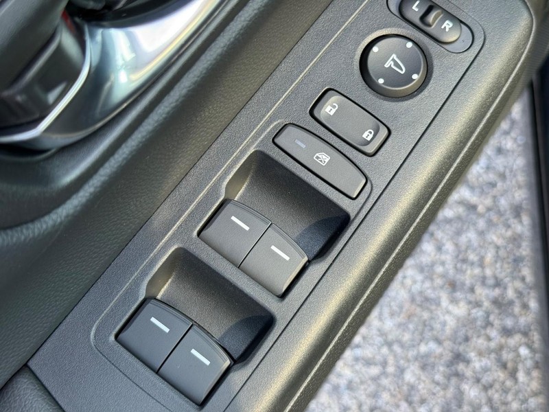 Honda CR-V Hybrid Vehicle Image 16