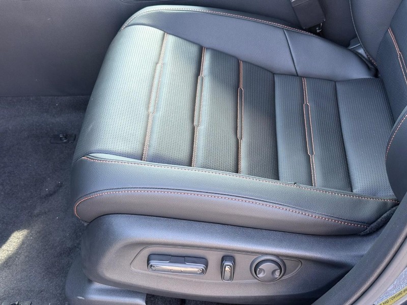 Honda CR-V Hybrid Vehicle Image 17