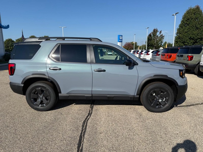 Honda Passport Vehicle Image 2