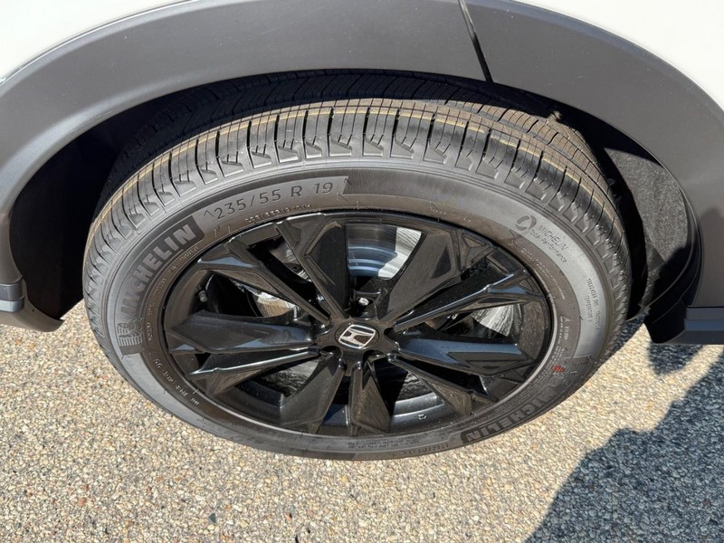 Honda CR-V Hybrid Vehicle Image 4