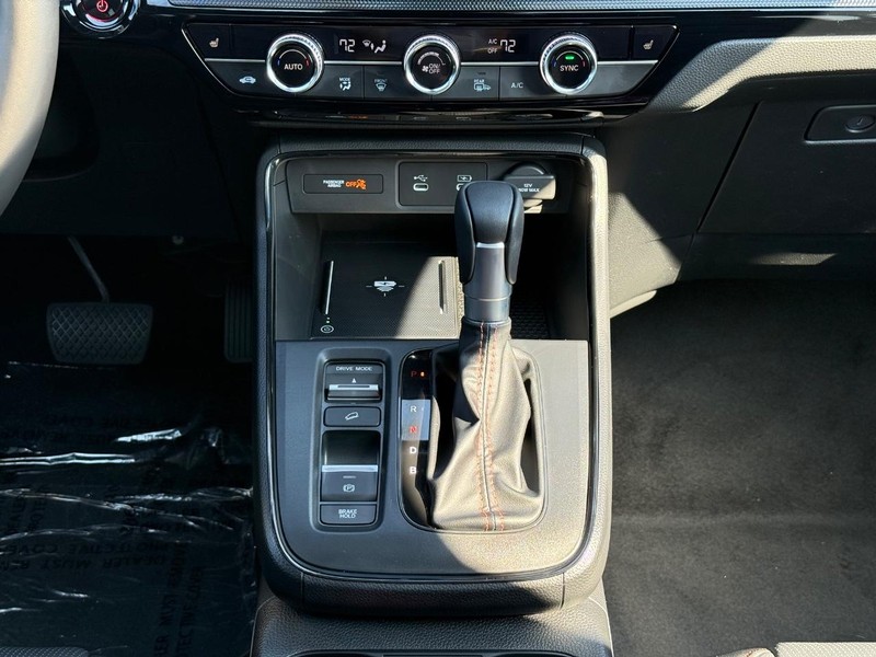 Honda CR-V Hybrid Vehicle Image 8