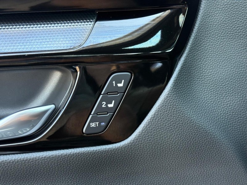 Honda CR-V Hybrid Vehicle Image 11