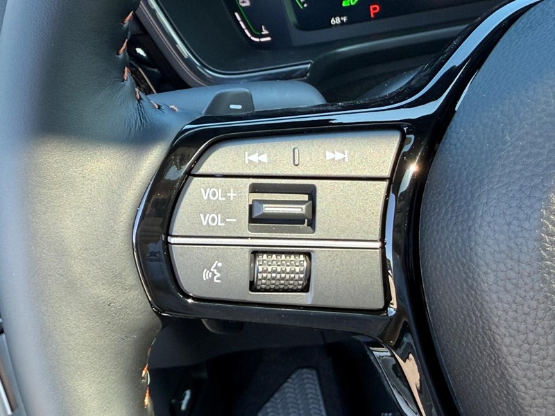 Honda CR-V Hybrid Vehicle Image 12
