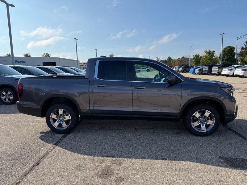 Honda Ridgeline Vehicle Image 2