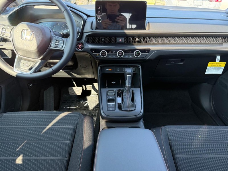 Honda CR-V Hybrid Vehicle Image 6