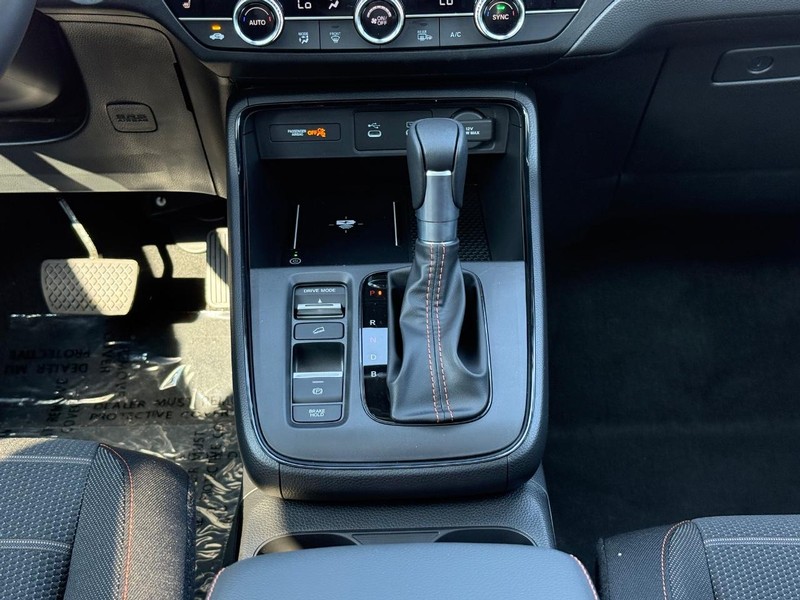 Honda CR-V Hybrid Vehicle Image 8