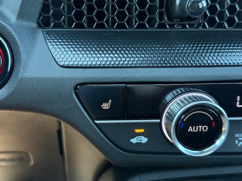 Honda CR-V Hybrid Vehicle Image 14
