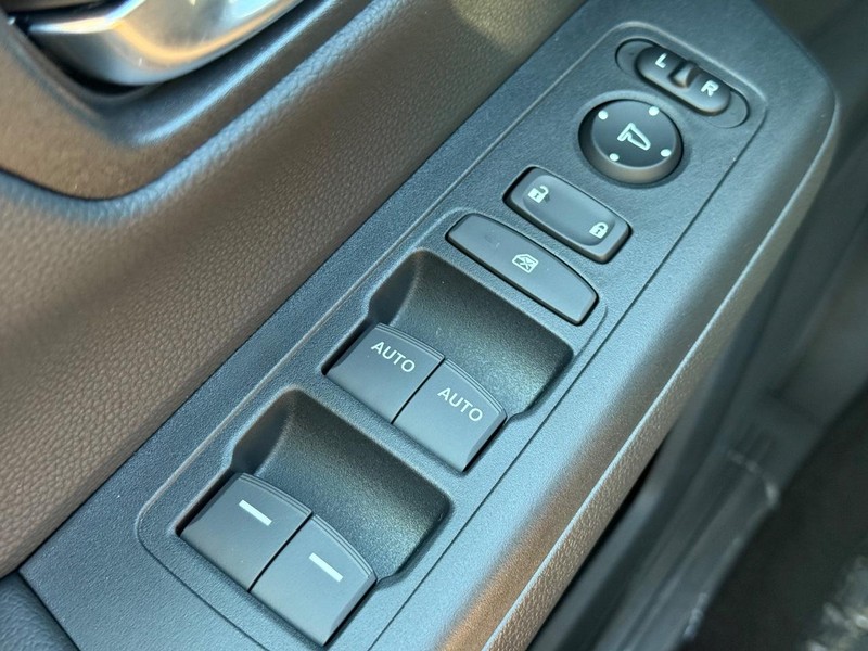 Honda CR-V Hybrid Vehicle Image 15