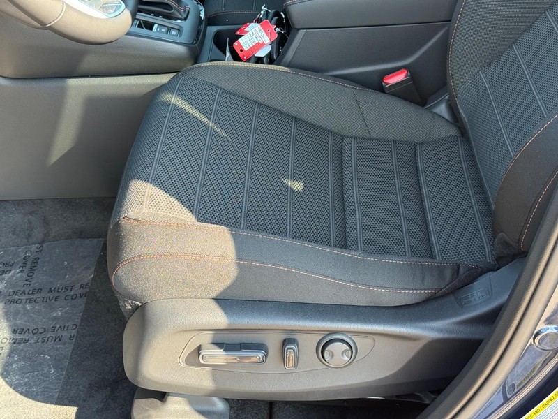 Honda CR-V Hybrid Vehicle Image 16