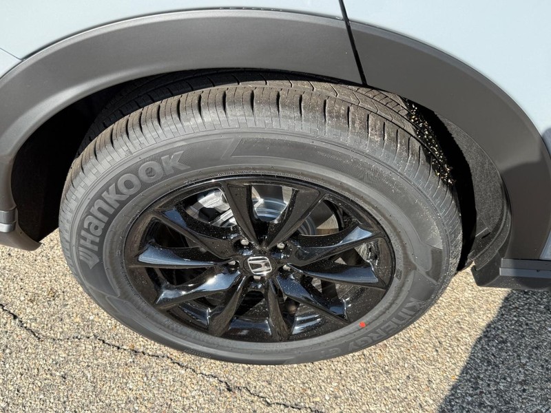 Honda CR-V Hybrid Vehicle Image 4