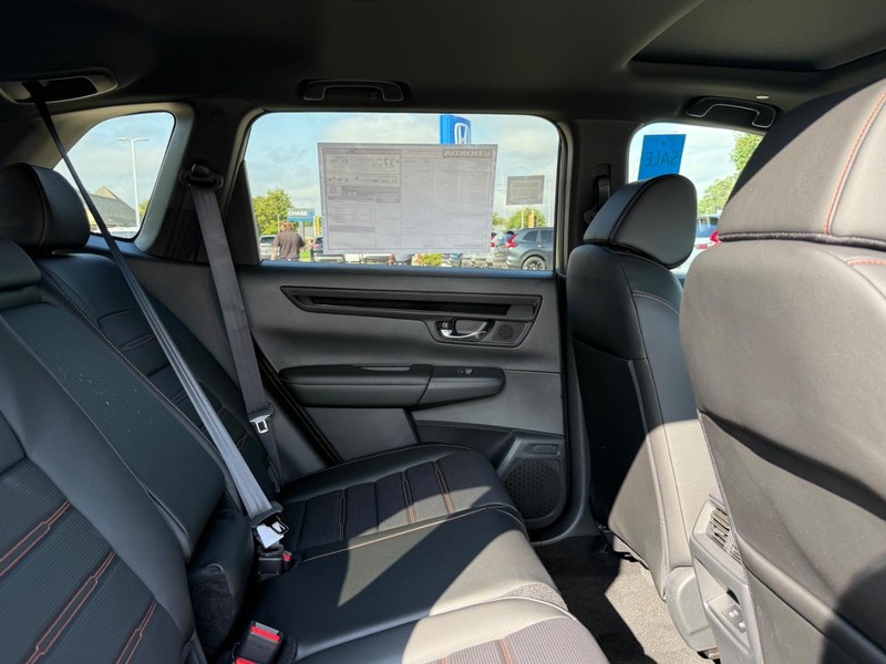Honda CR-V Hybrid Vehicle Image 5