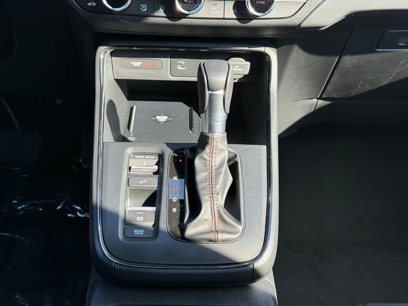 Honda CR-V Hybrid Vehicle Image 8