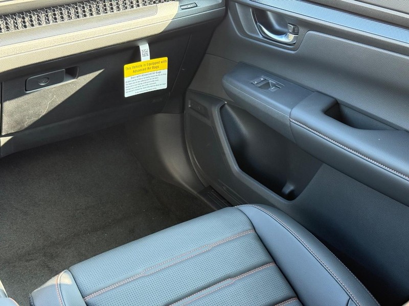 Honda CR-V Hybrid Vehicle Image 10