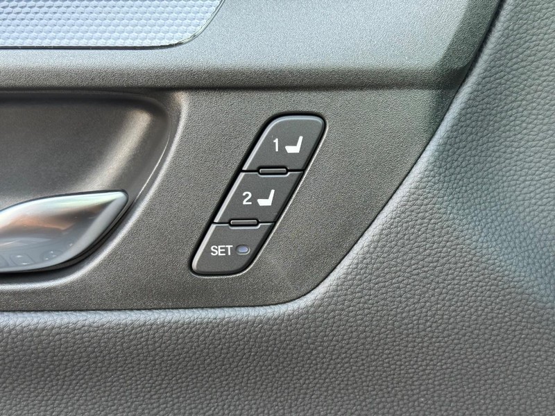 Honda CR-V Hybrid Vehicle Image 11