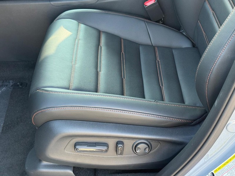 Honda CR-V Hybrid Vehicle Image 17