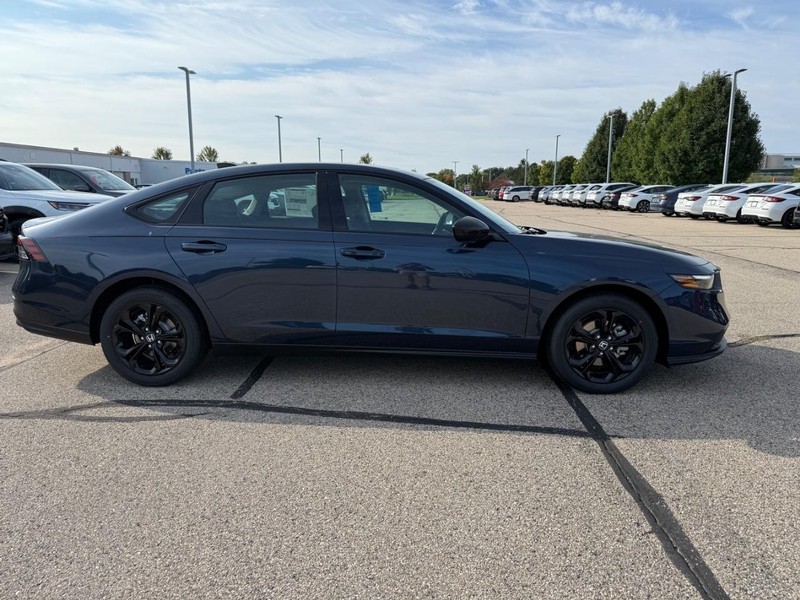 Honda Accord Sedan Vehicle Image 2