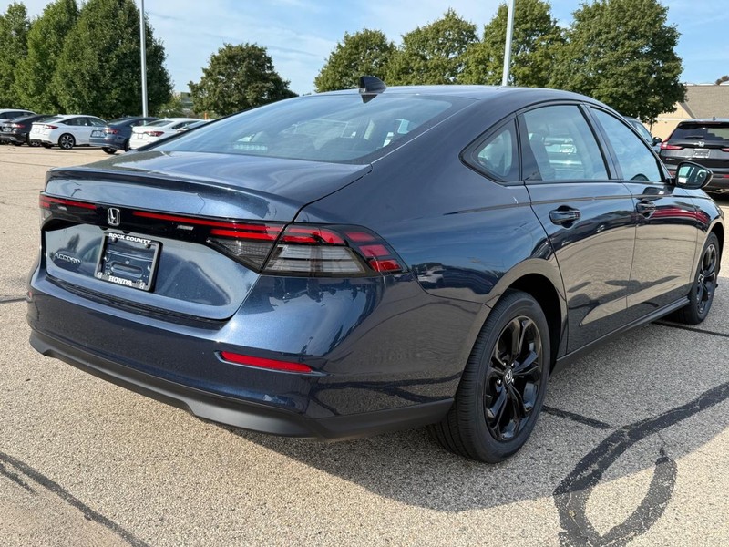 Honda Accord Sedan Vehicle Image 3