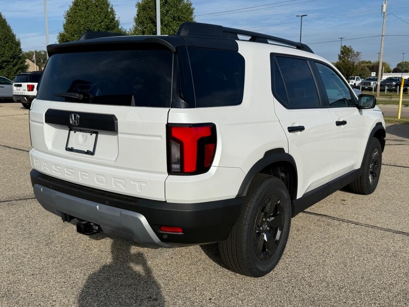 Honda Passport Vehicle Image 3