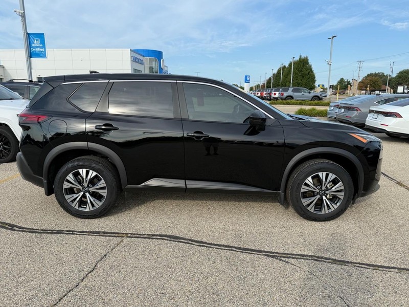 Nissan Rogue Vehicle Image 2