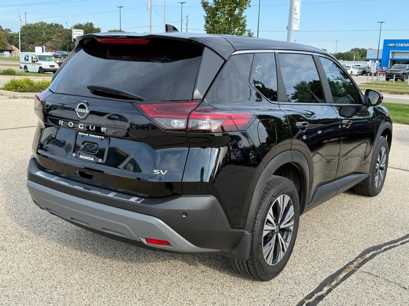 Nissan Rogue Vehicle Image 3