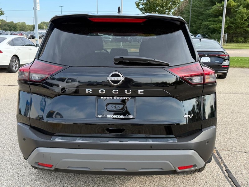 Nissan Rogue Vehicle Image 4