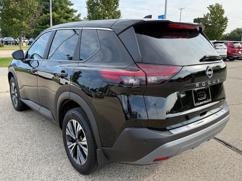 Nissan Rogue Vehicle Image 6