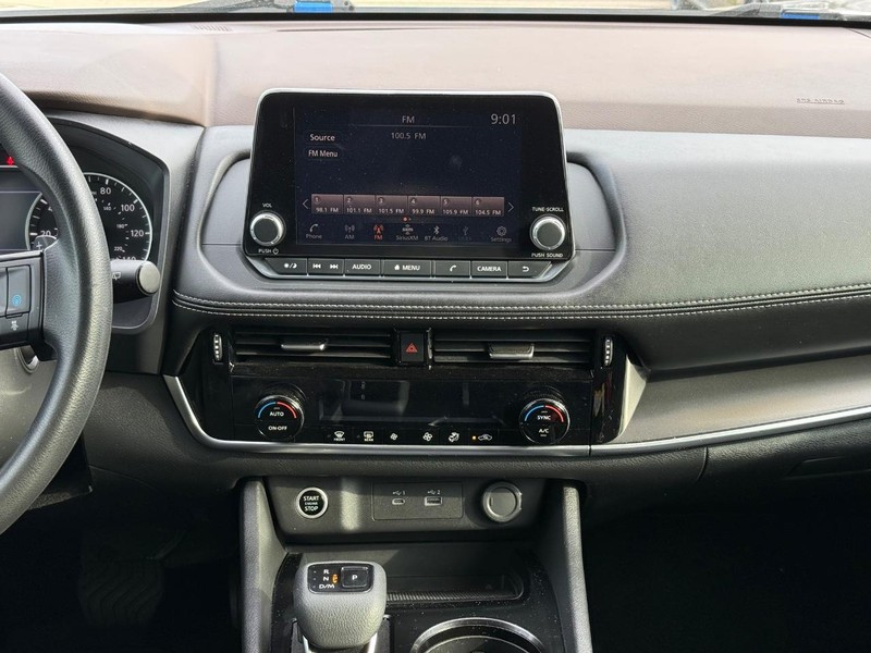 Nissan Rogue Vehicle Image 12