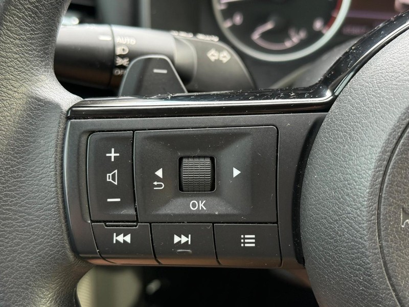Nissan Rogue Vehicle Image 16