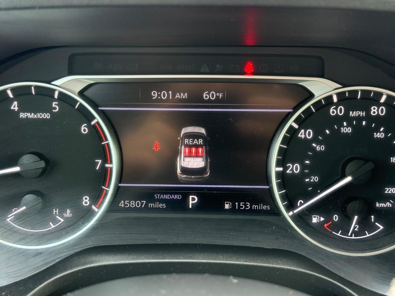 Nissan Rogue Vehicle Image 18