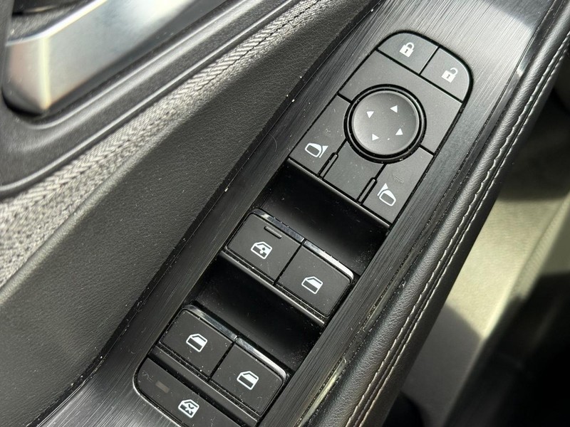 Nissan Rogue Vehicle Image 21