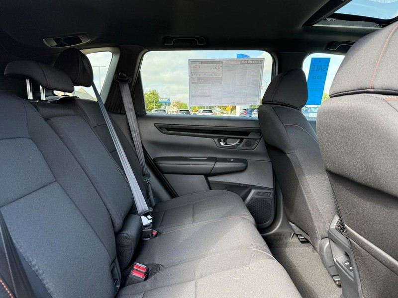 Honda CR-V Hybrid Vehicle Image 5