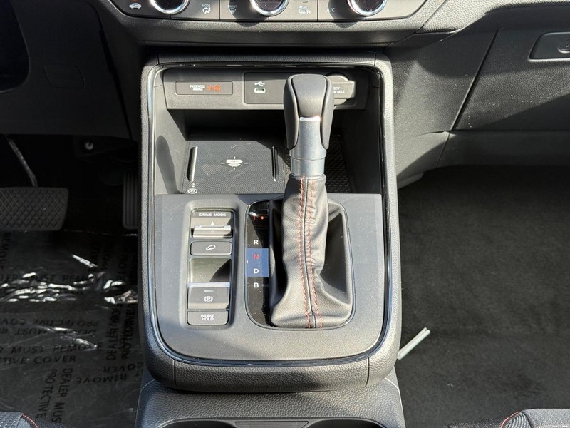 Honda CR-V Hybrid Vehicle Image 8