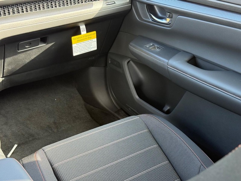 Honda CR-V Hybrid Vehicle Image 10