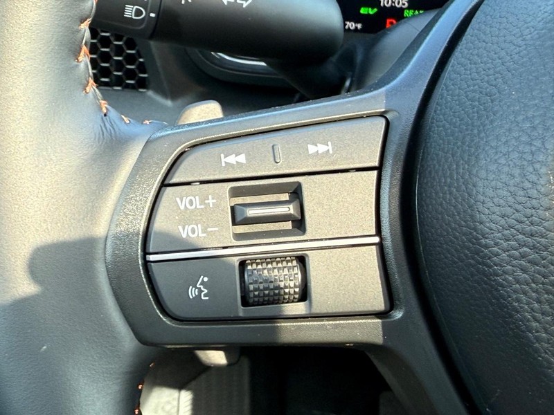 Honda CR-V Hybrid Vehicle Image 11