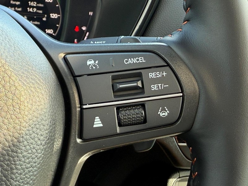 Honda CR-V Hybrid Vehicle Image 12